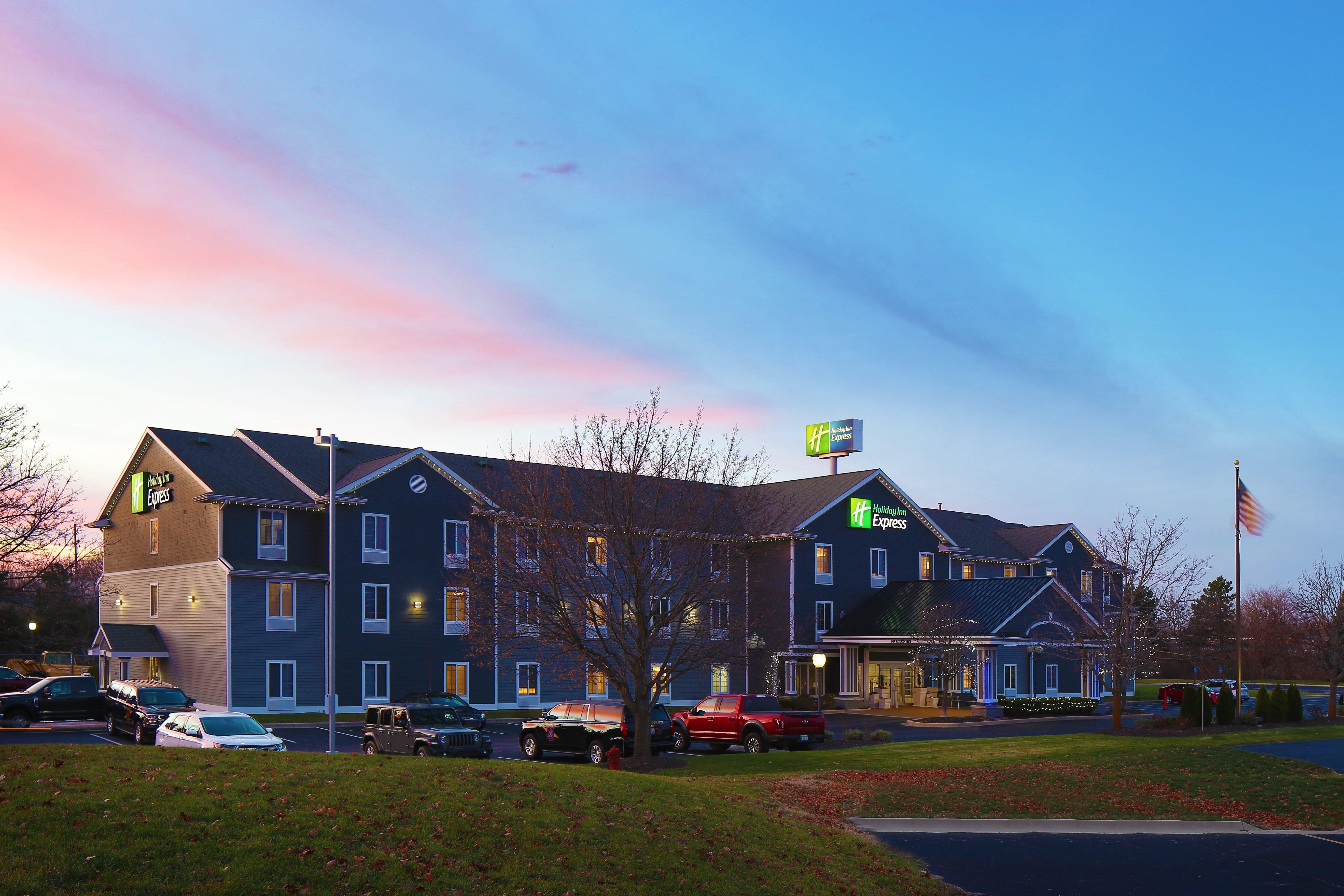 Holiday Inn Express Grand Rapids Southwest, An Ihg Hotel Грандвил Екстериор снимка