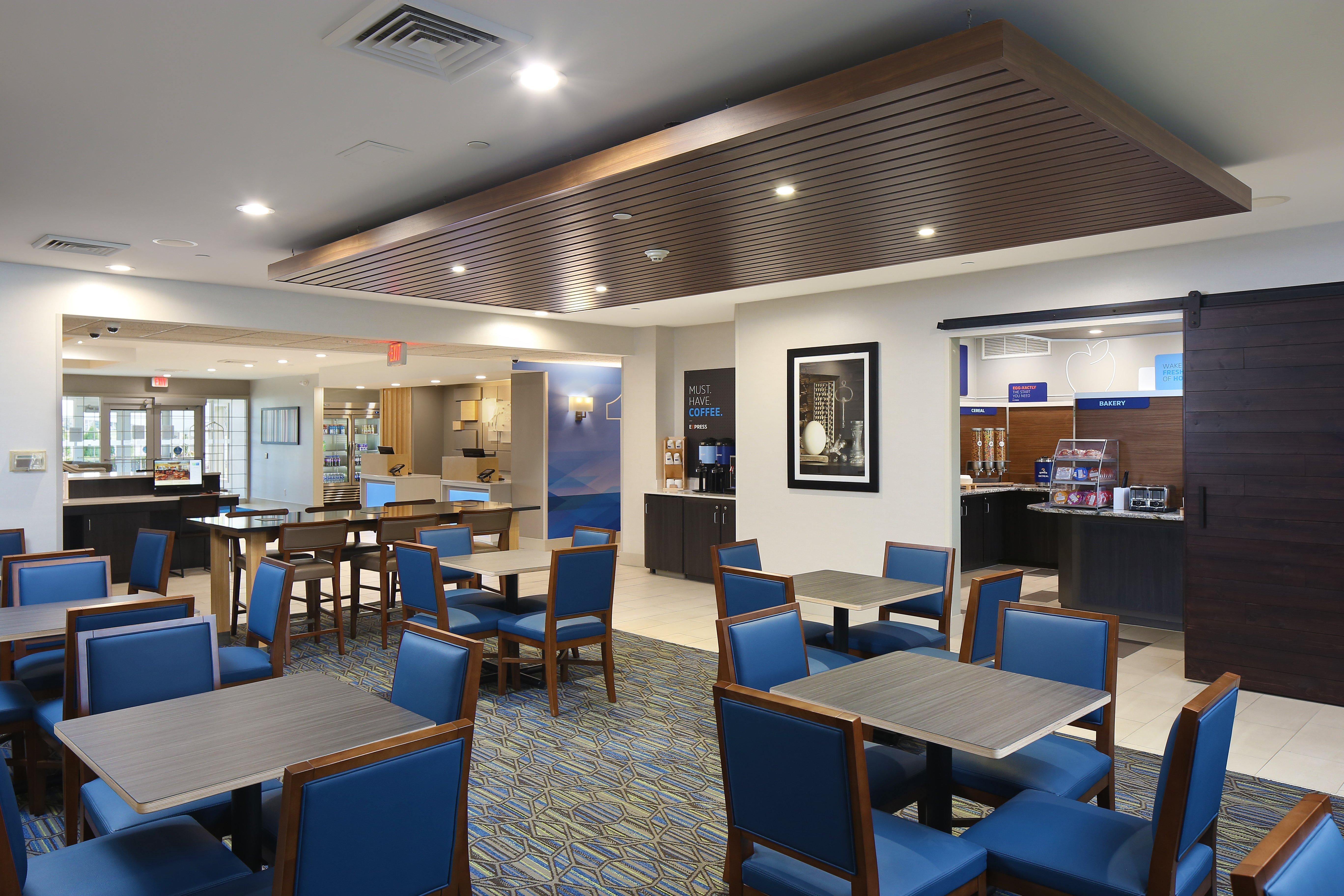 Holiday Inn Express Grand Rapids Southwest, An Ihg Hotel Грандвил Екстериор снимка