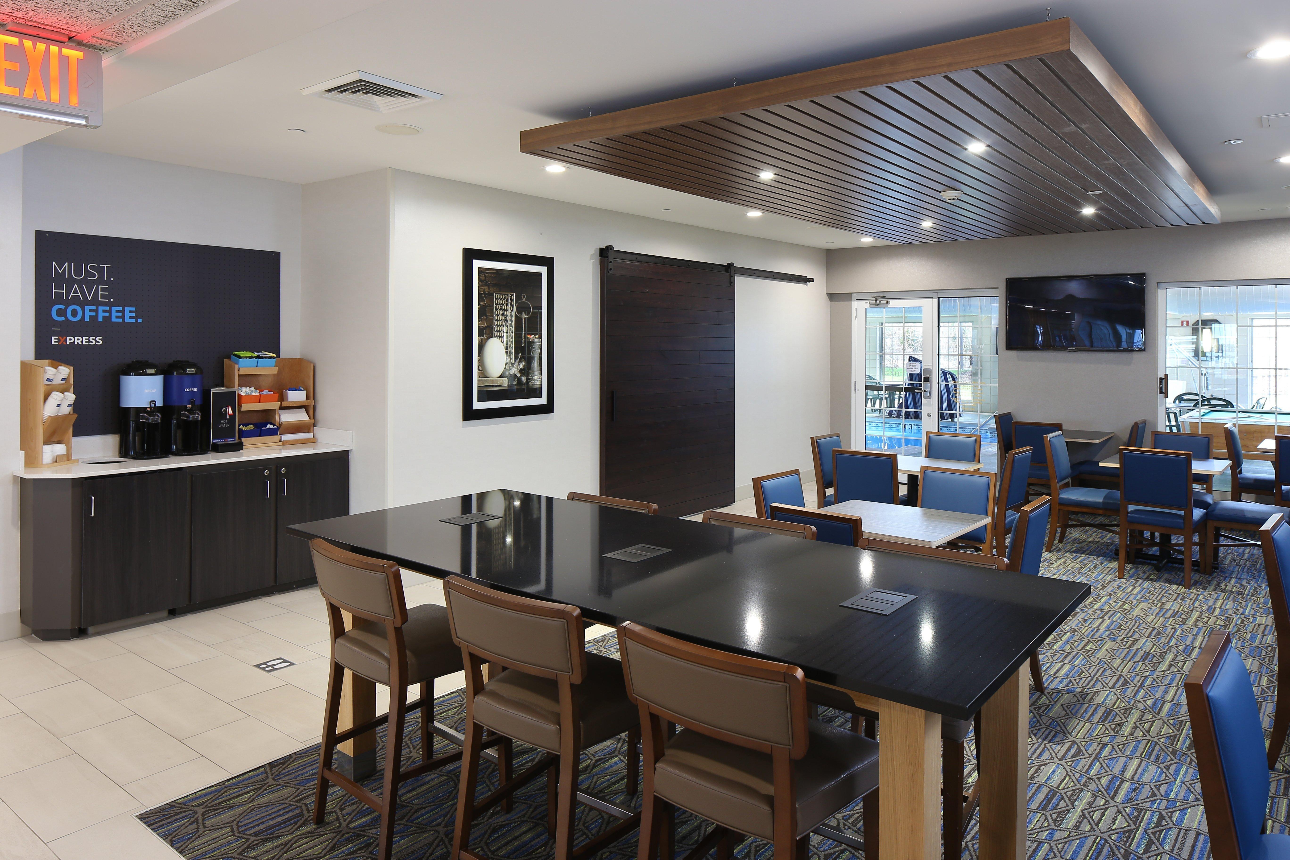 Holiday Inn Express Grand Rapids Southwest, An Ihg Hotel Грандвил Екстериор снимка