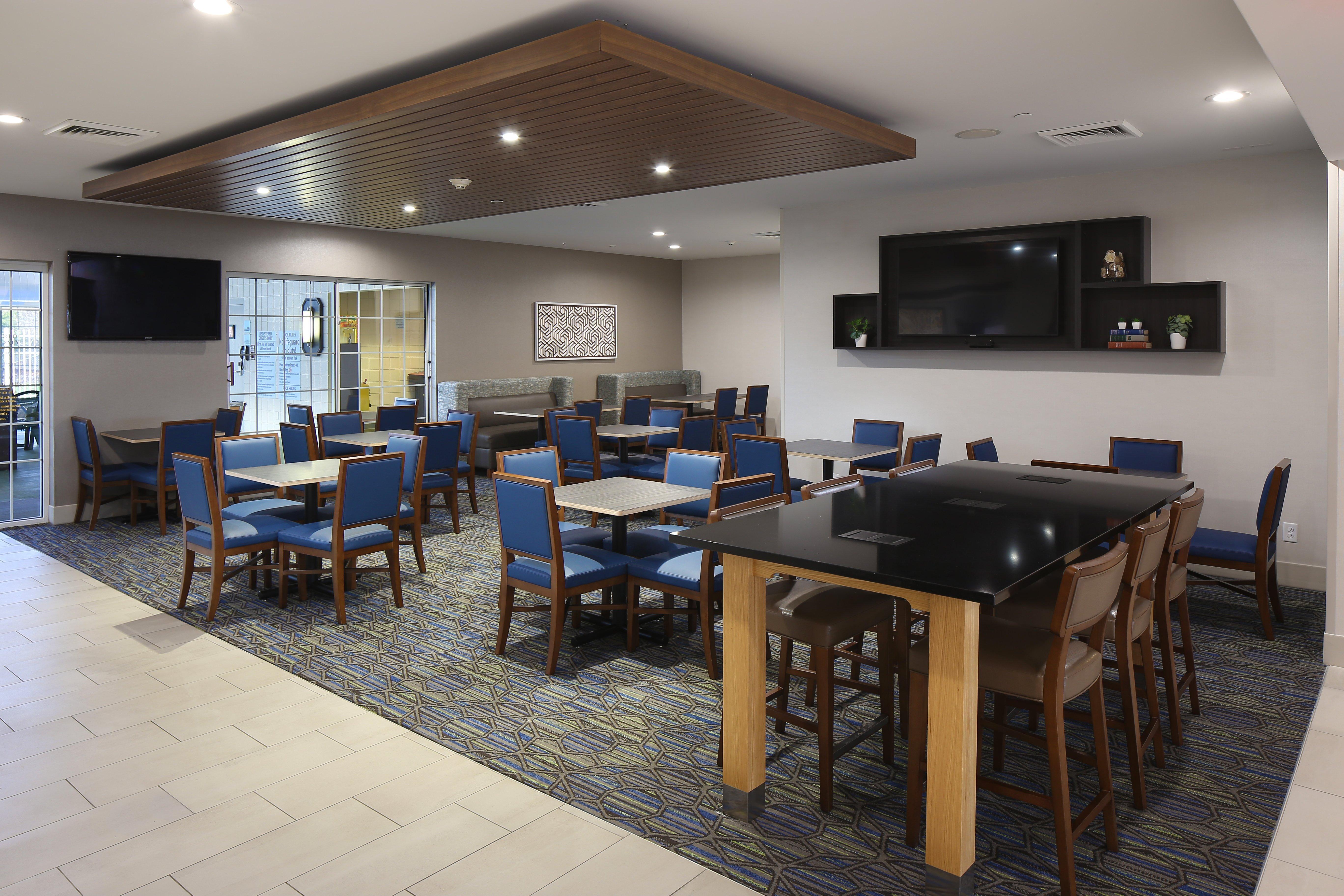 Holiday Inn Express Grand Rapids Southwest, An Ihg Hotel Грандвил Екстериор снимка