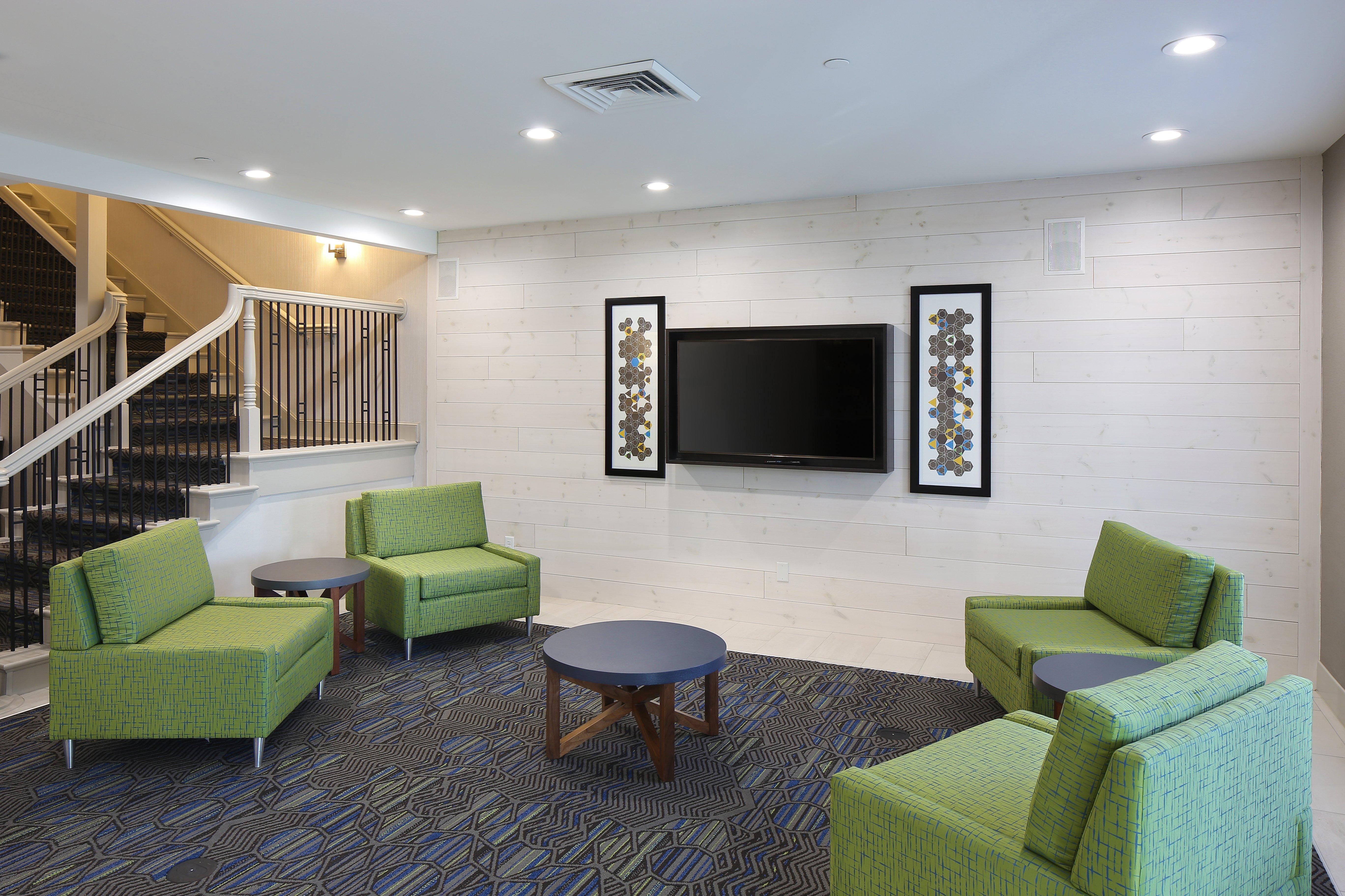 Holiday Inn Express Grand Rapids Southwest, An Ihg Hotel Грандвил Екстериор снимка