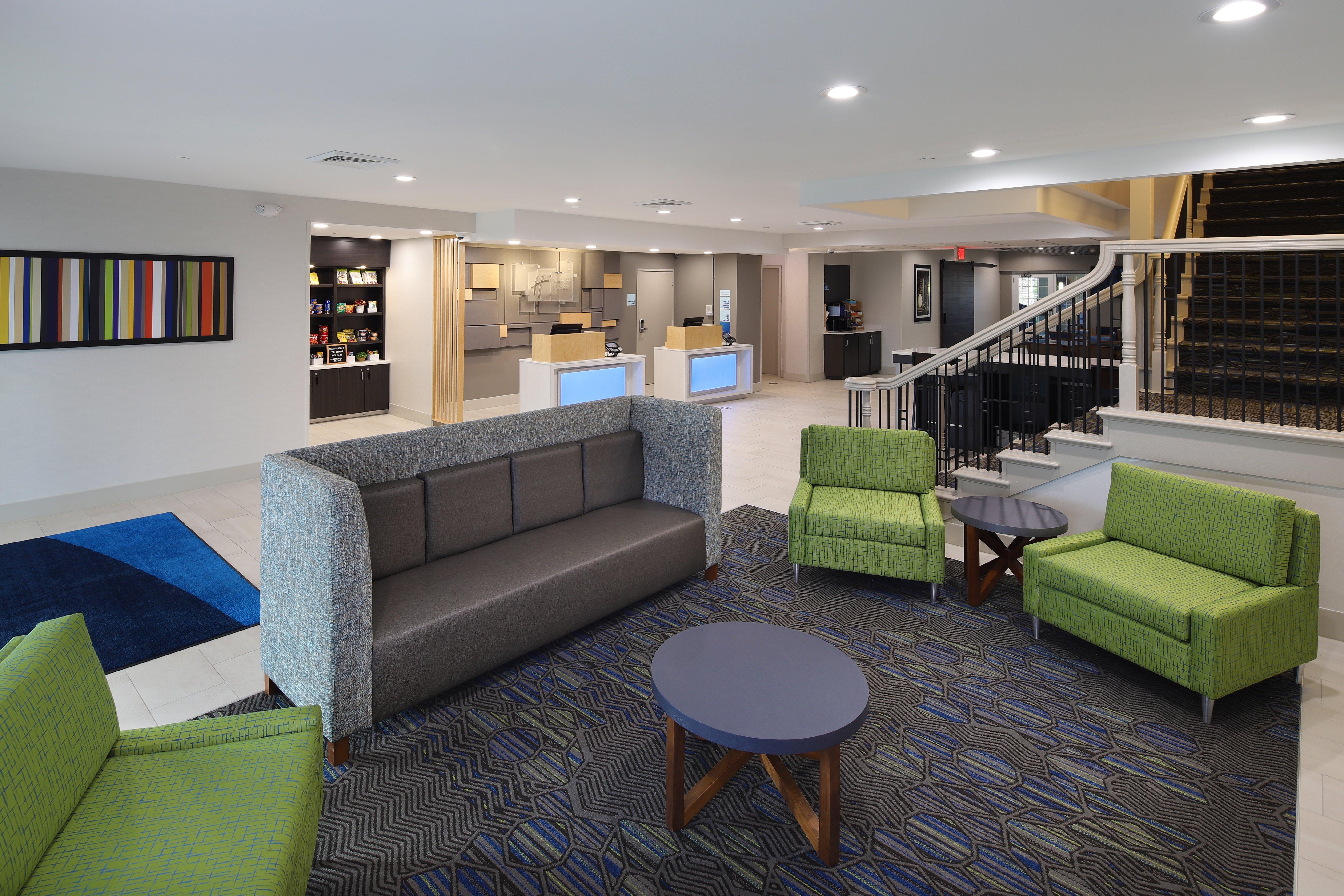 Holiday Inn Express Grand Rapids Southwest, An Ihg Hotel Грандвил Екстериор снимка