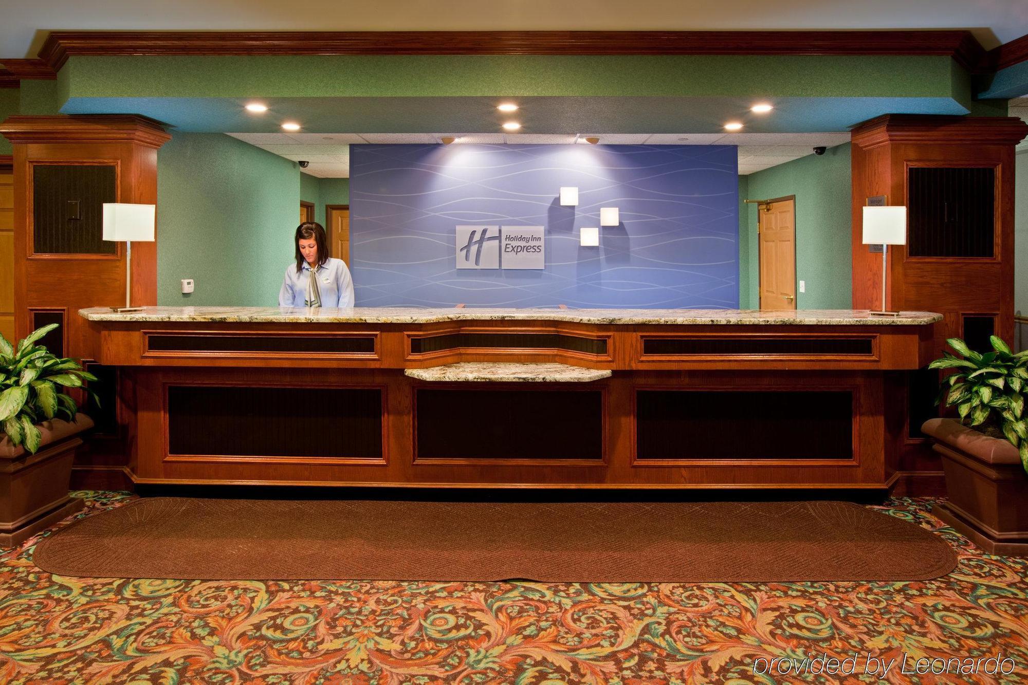 Holiday Inn Express Grand Rapids Southwest, An Ihg Hotel Грандвил Екстериор снимка